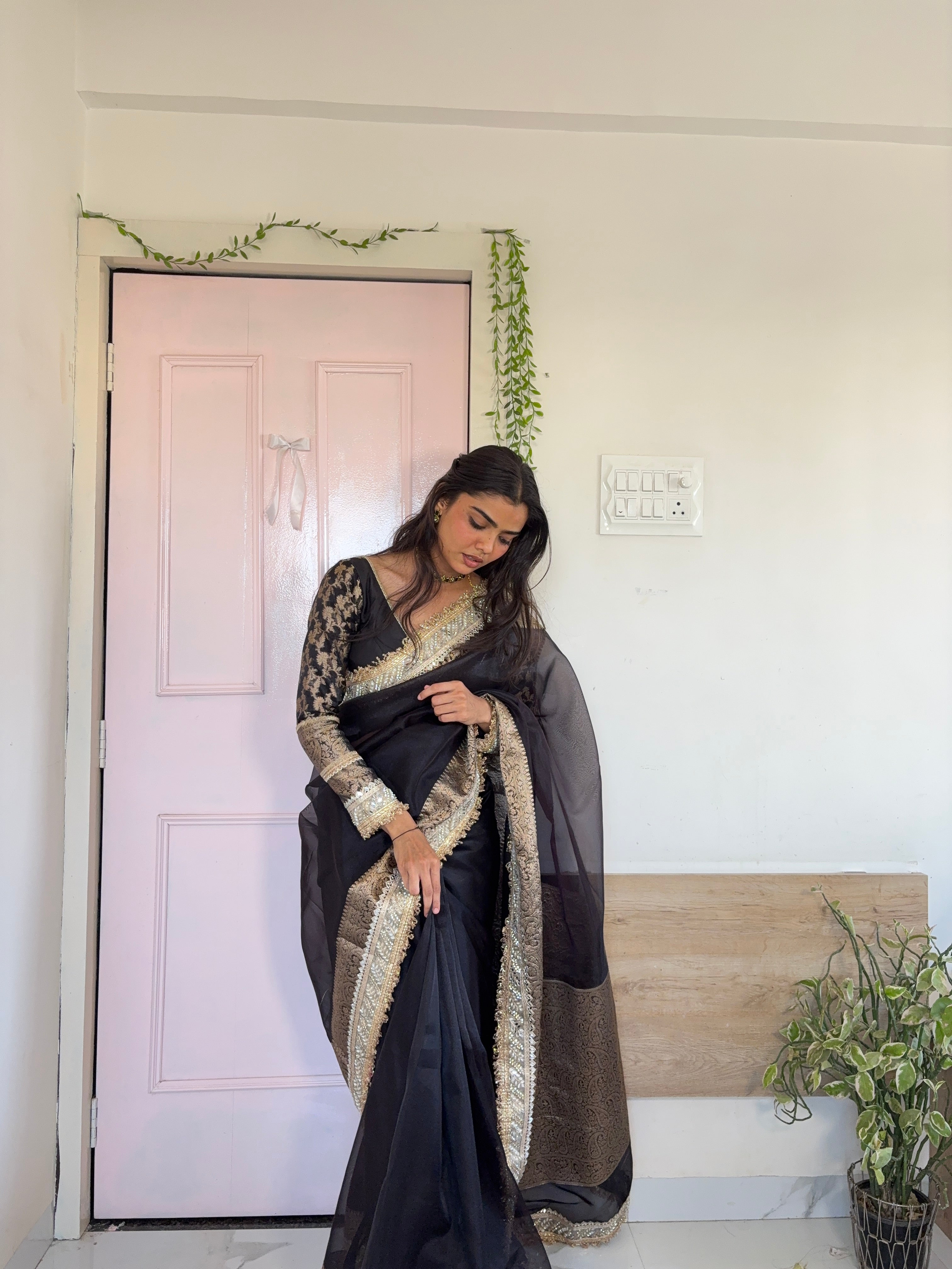 Royal Black Banarasi Riwaayat Tissue Silk Saree | Easy To Carry