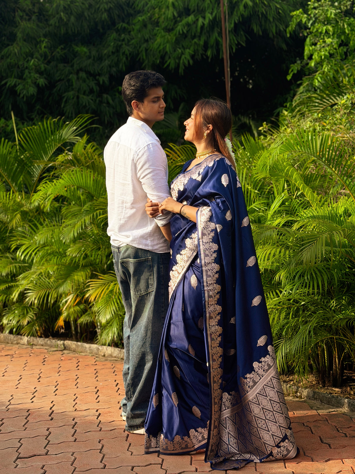 Navy Blue Mughal Buti Banarasi Mashru Silk Saree