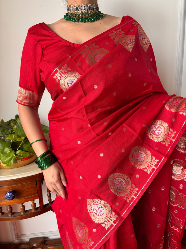 Sacrlet Red Alfi Motif Banarasi Zari Border Saree And Pallu