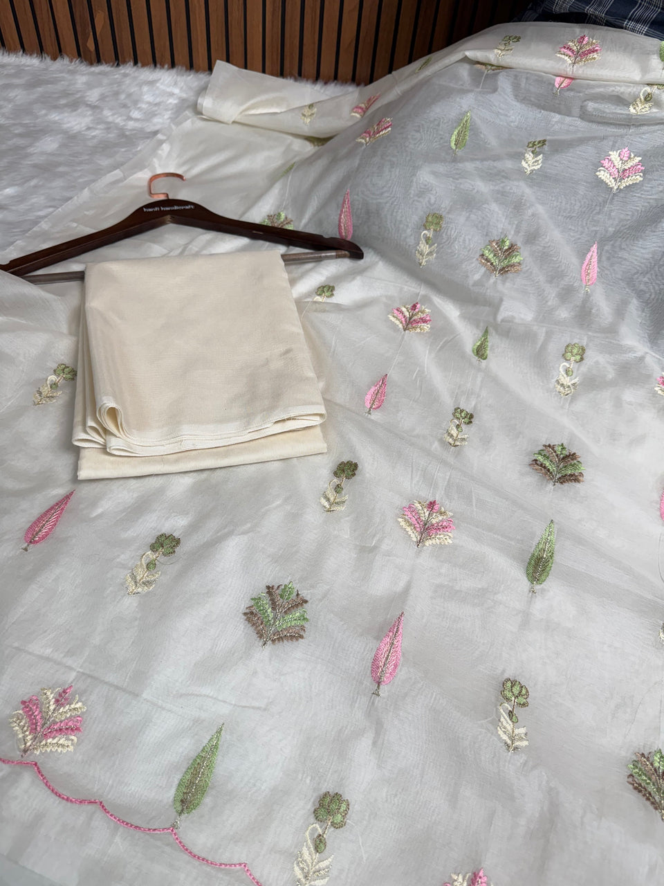 Mehr Mul Chanderi Suit Un-stitched – Blush Meadow