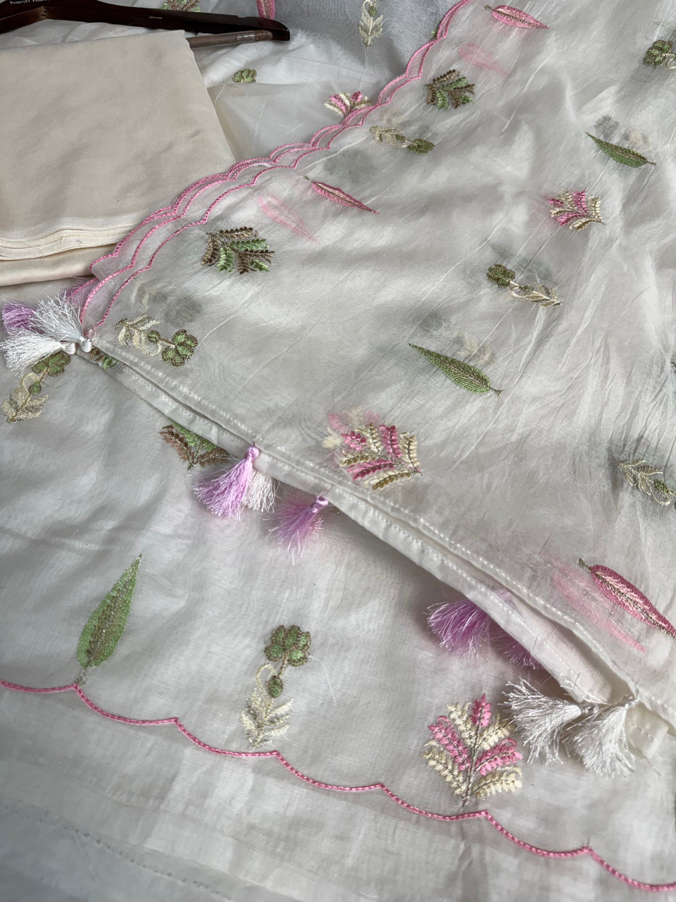 Mehr Mul Chanderi Suit Un-stitched – Blush Meadow