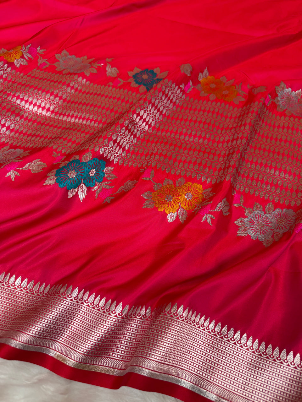 Rani Red Tilfi Gulband Banarasi Mashru Silk Saree