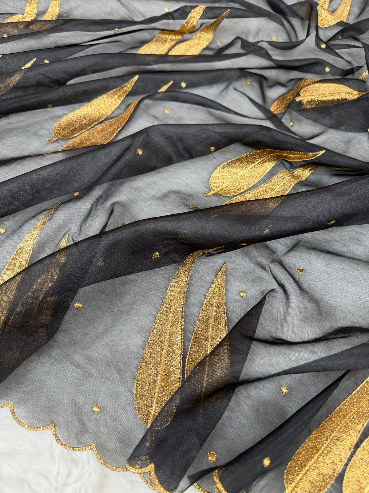 Siyah Black Sunehri Patti Zari Work Saree with Scalloped Border