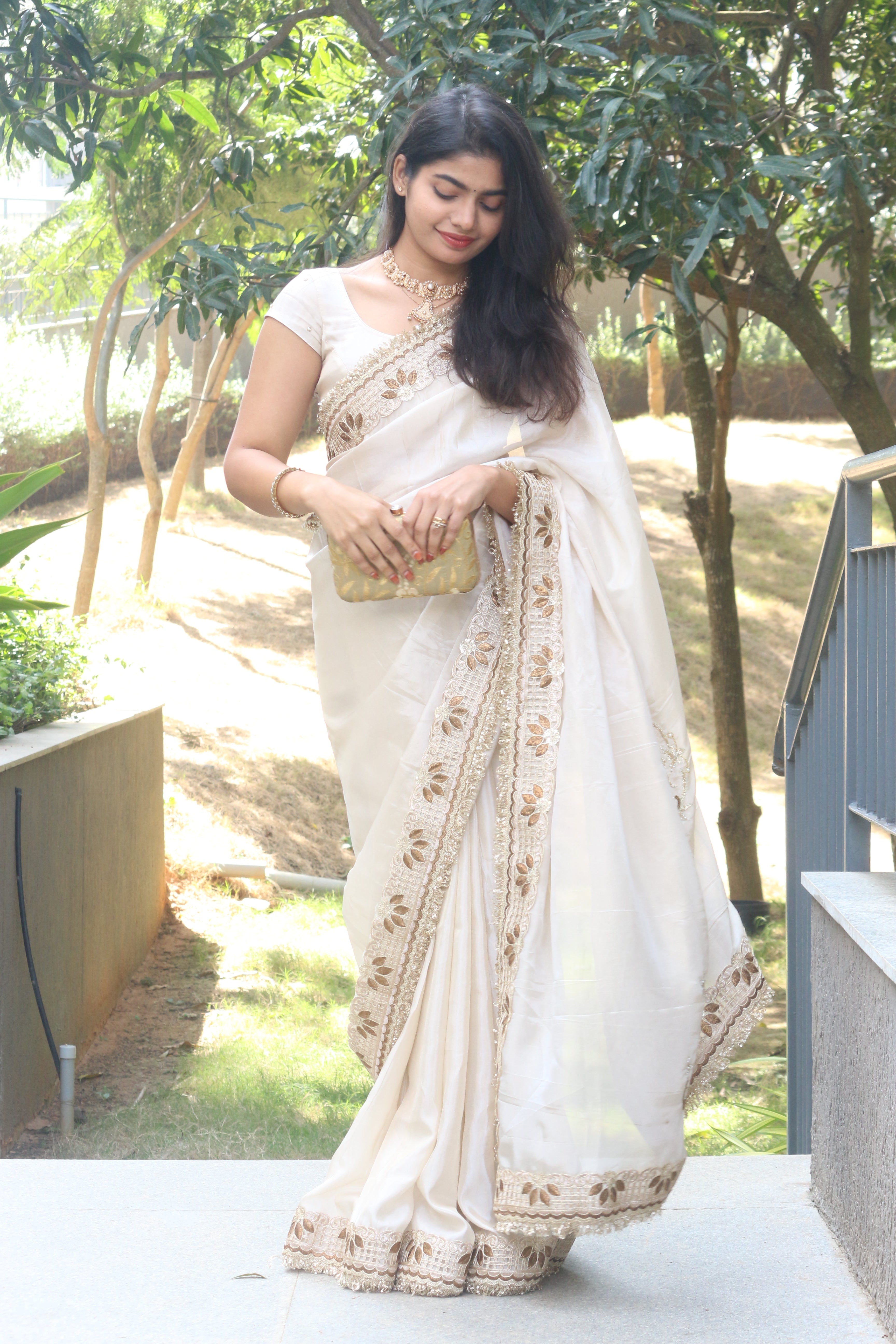 Shahnara-e-Taj Hand Zardozi Special Pallu Work Shimmery Tissue Silk Saree