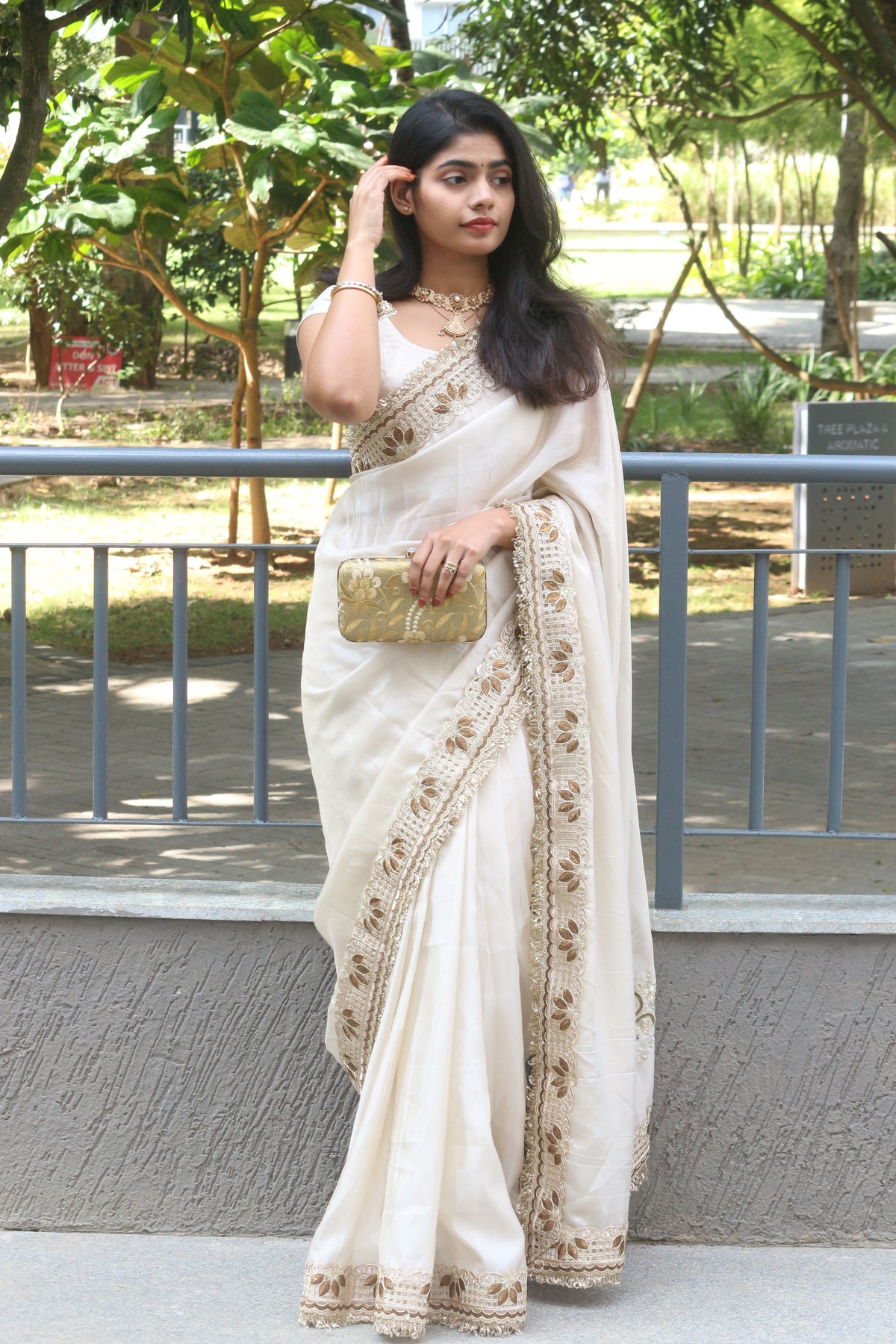 Shahnara-e-Taj Hand Zardozi Special Pallu Work Shimmery Tissue Silk Saree