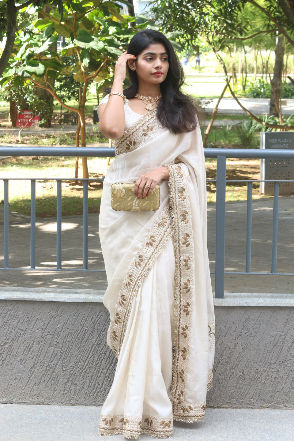 Shahnara-e-Taj Hand Zardozi Special Pallu Work Shimmery Tissue Silk Saree