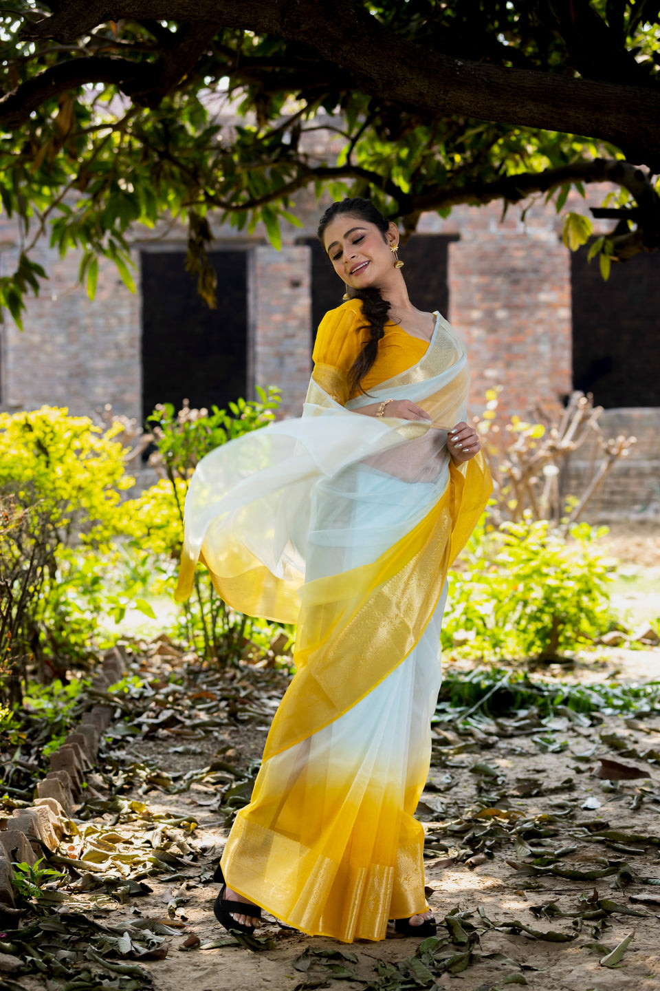 Yellow Subtle Banarasi Woven Soft Organza Skirt Border Saree