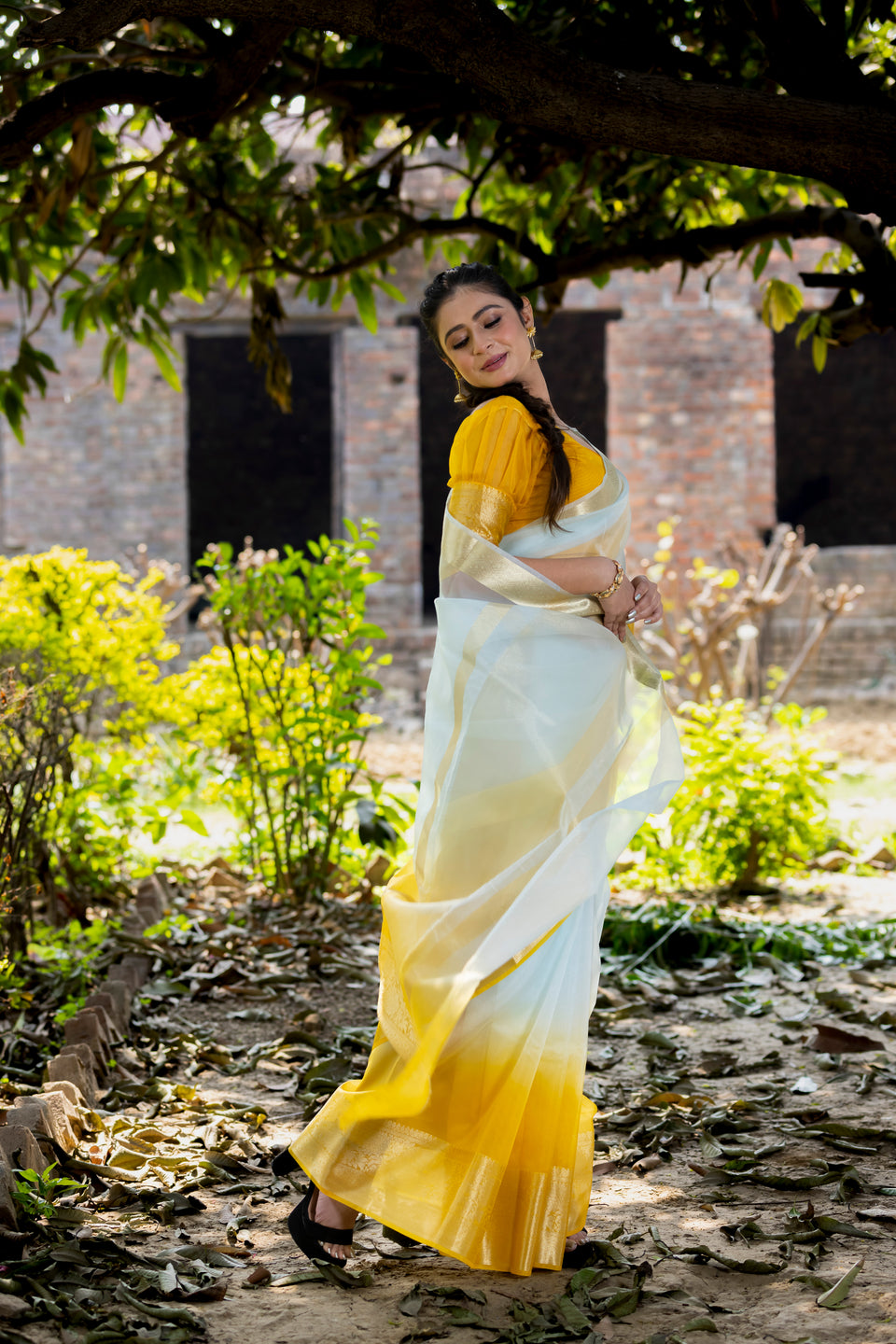 Yellow Subtle Banarasi Woven Soft Organza Skirt Border Saree