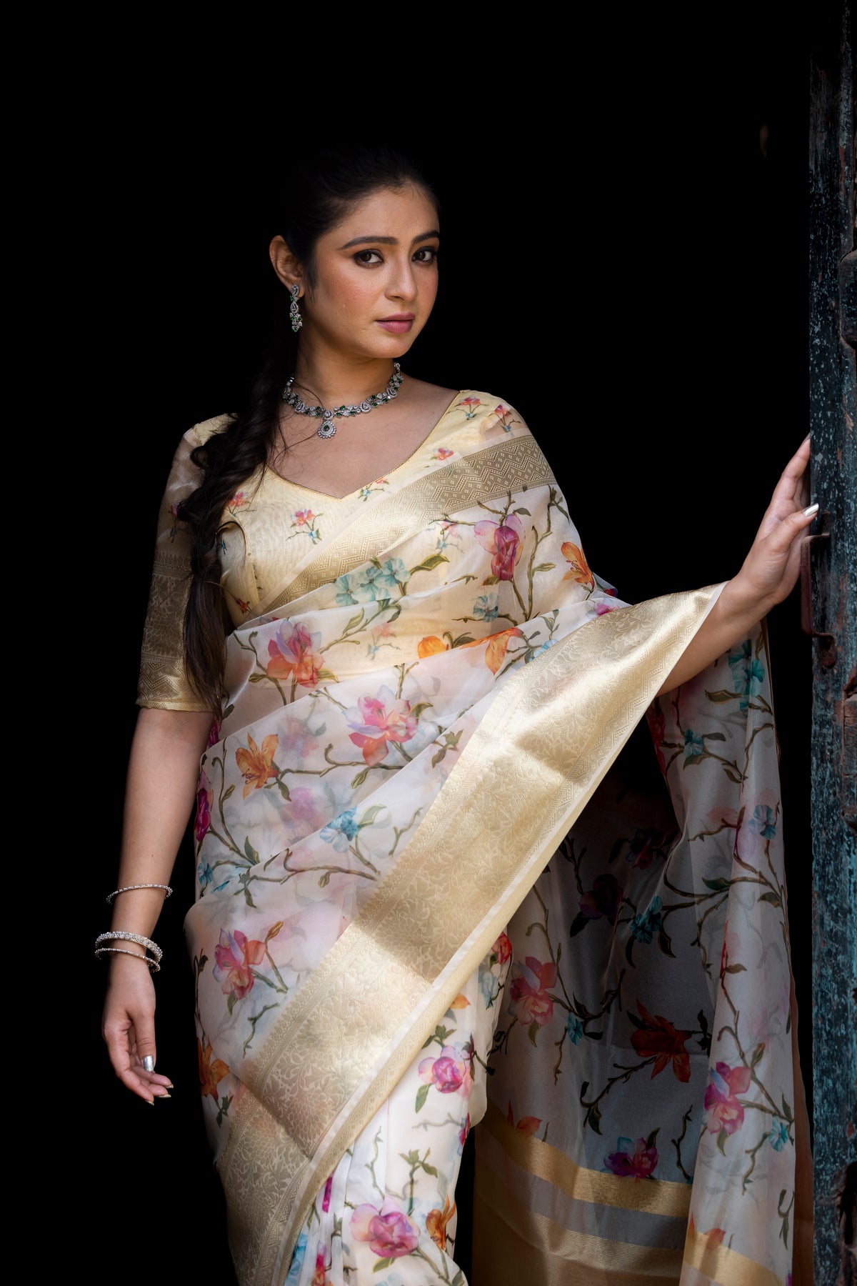 Flourishing Jaal Vibrant Organza Saree with Banarasi Zari Border | Flower Jaal Design